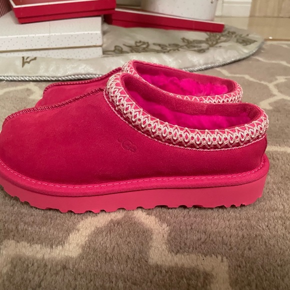 UGG Other - UGG tamzan slippers size 6